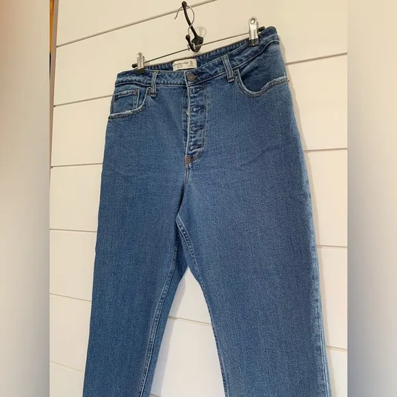 Abercrombie &amp; Fitch Women's High Rise Mom Jeans - Size 31/12S curve love