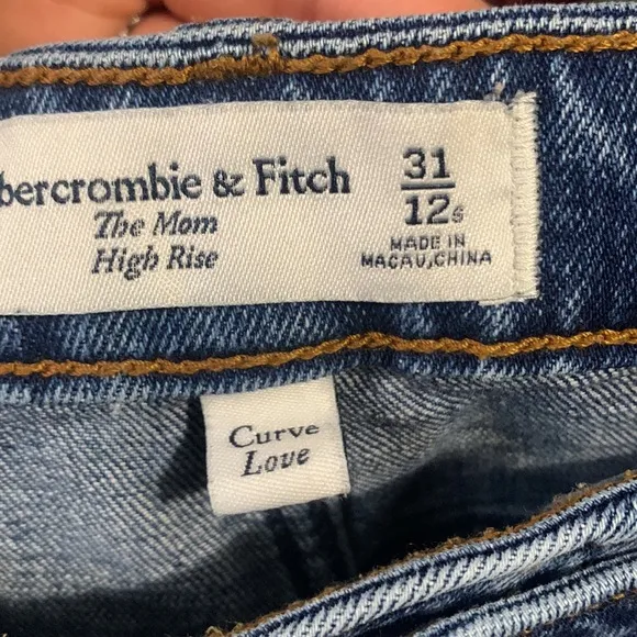 Abercrombie &amp; Fitch Women's High Rise Mom Jeans - Size 31/12S curve love