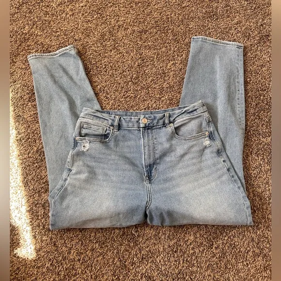 American Eagle Curvy Mom Jeans Size 12 Light Wash Distressed