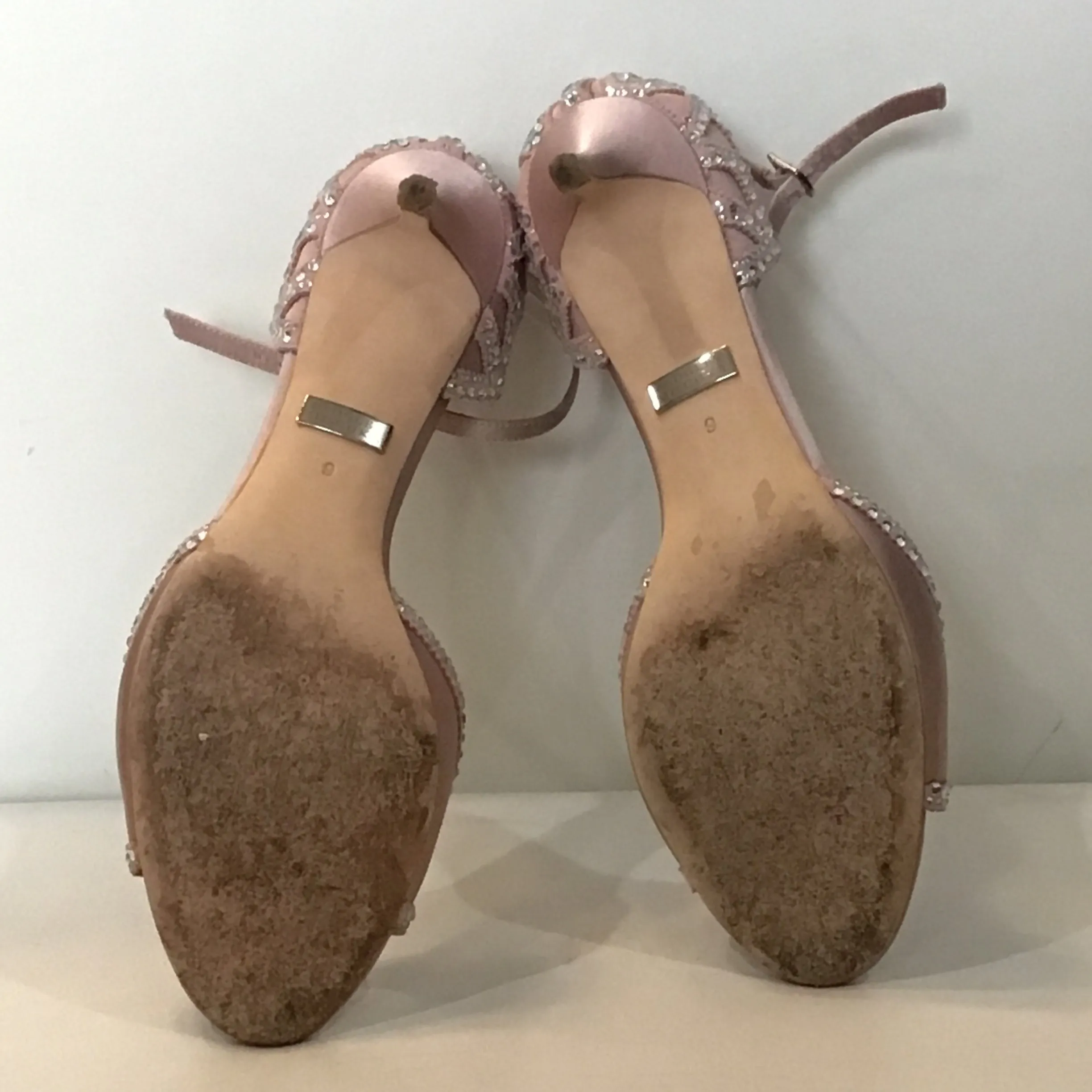 BADGLEY MISCHKA COLLECTION Light Pink Gillian Crystal Embellished d'Orsay Sandal Kitten Heels Size 9 w/ Box