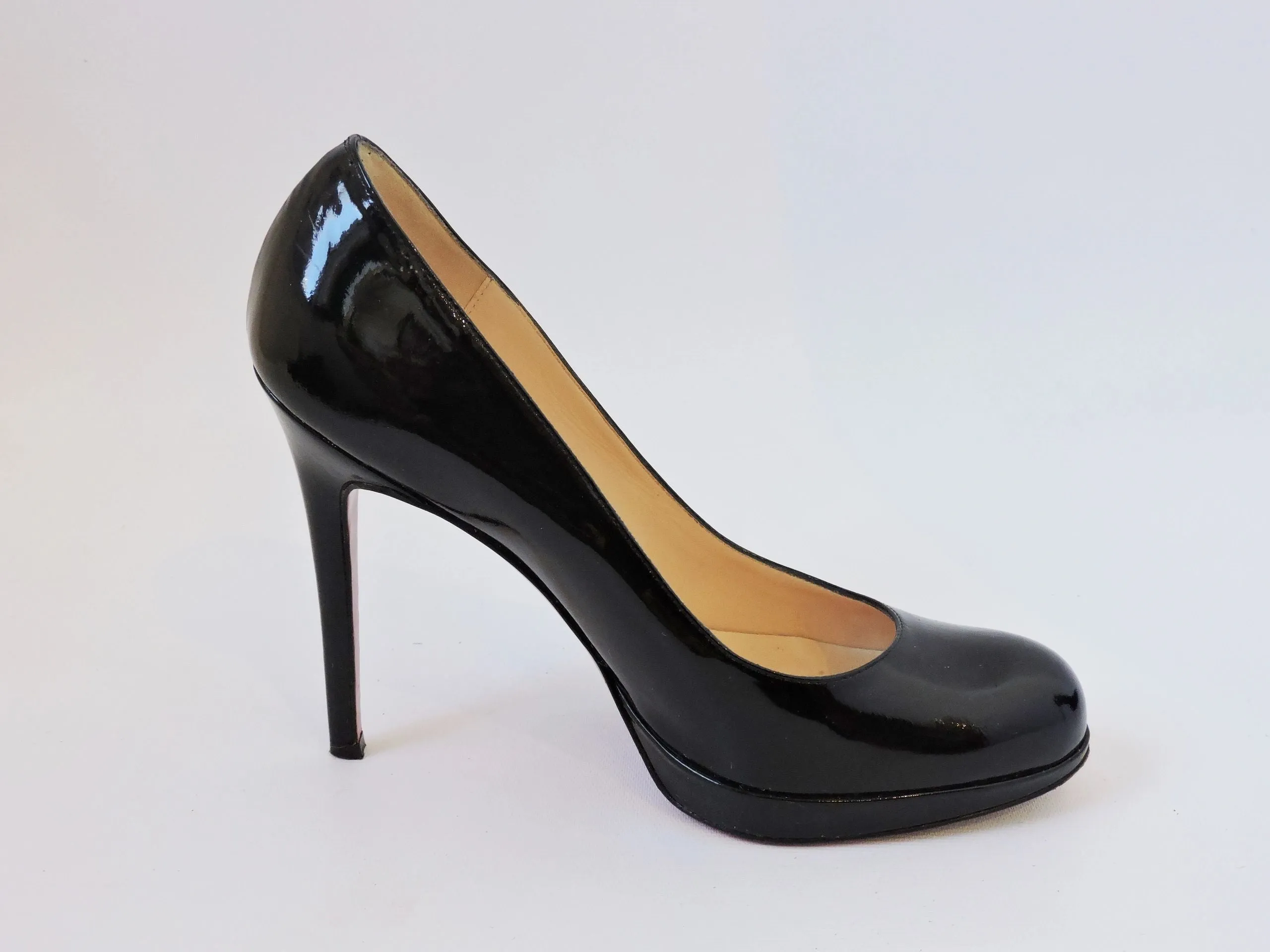 Christian Louboutin Simple Patent Pump Size 37 It (7 Us)