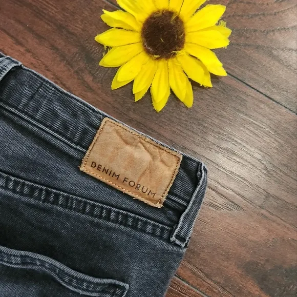 DENIM FORUM BLACK THE YOKO HIGH RISE SLIM JEANS #28