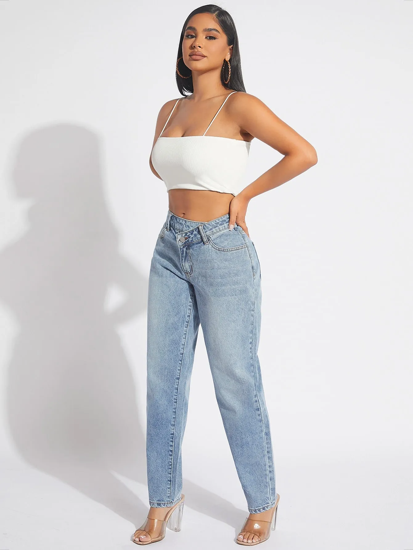 Jeans Mom de Cintura Escalonada en Cherry Vibes