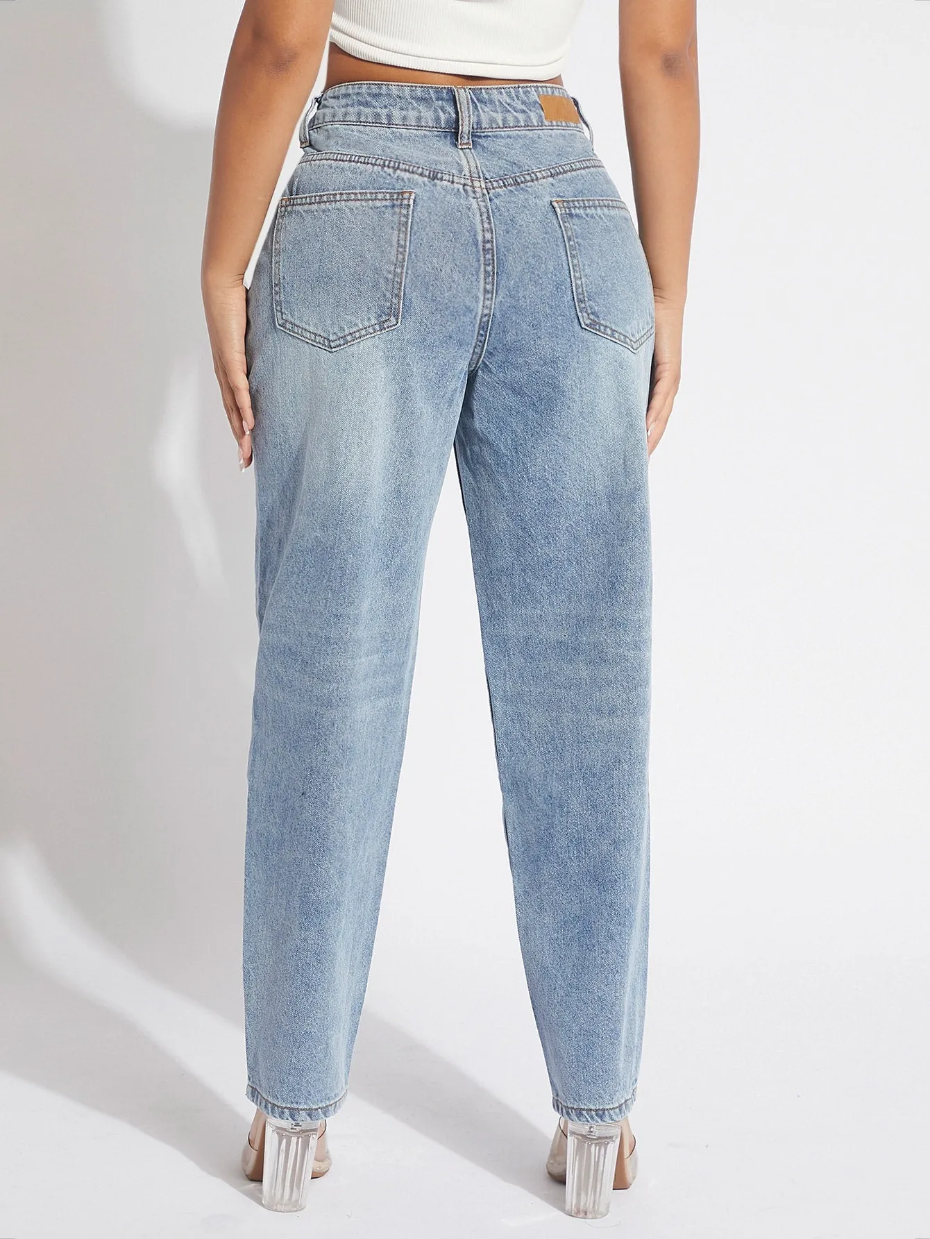 Jeans Mom de Cintura Escalonada en Cherry Vibes