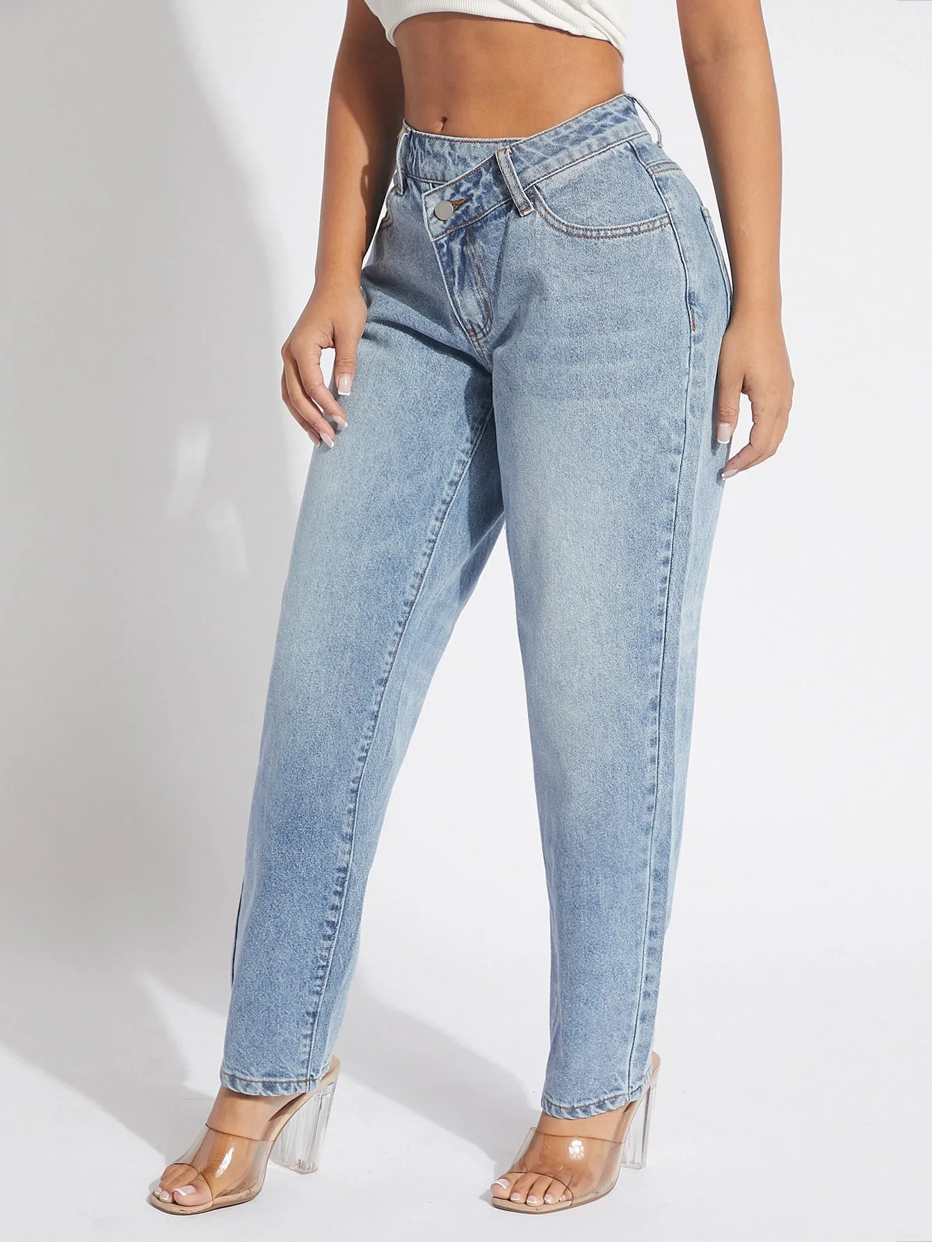 Jeans Mom de Cintura Escalonada en Cherry Vibes