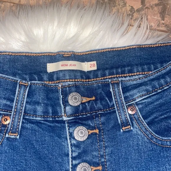 Levi’s Mom Jeans