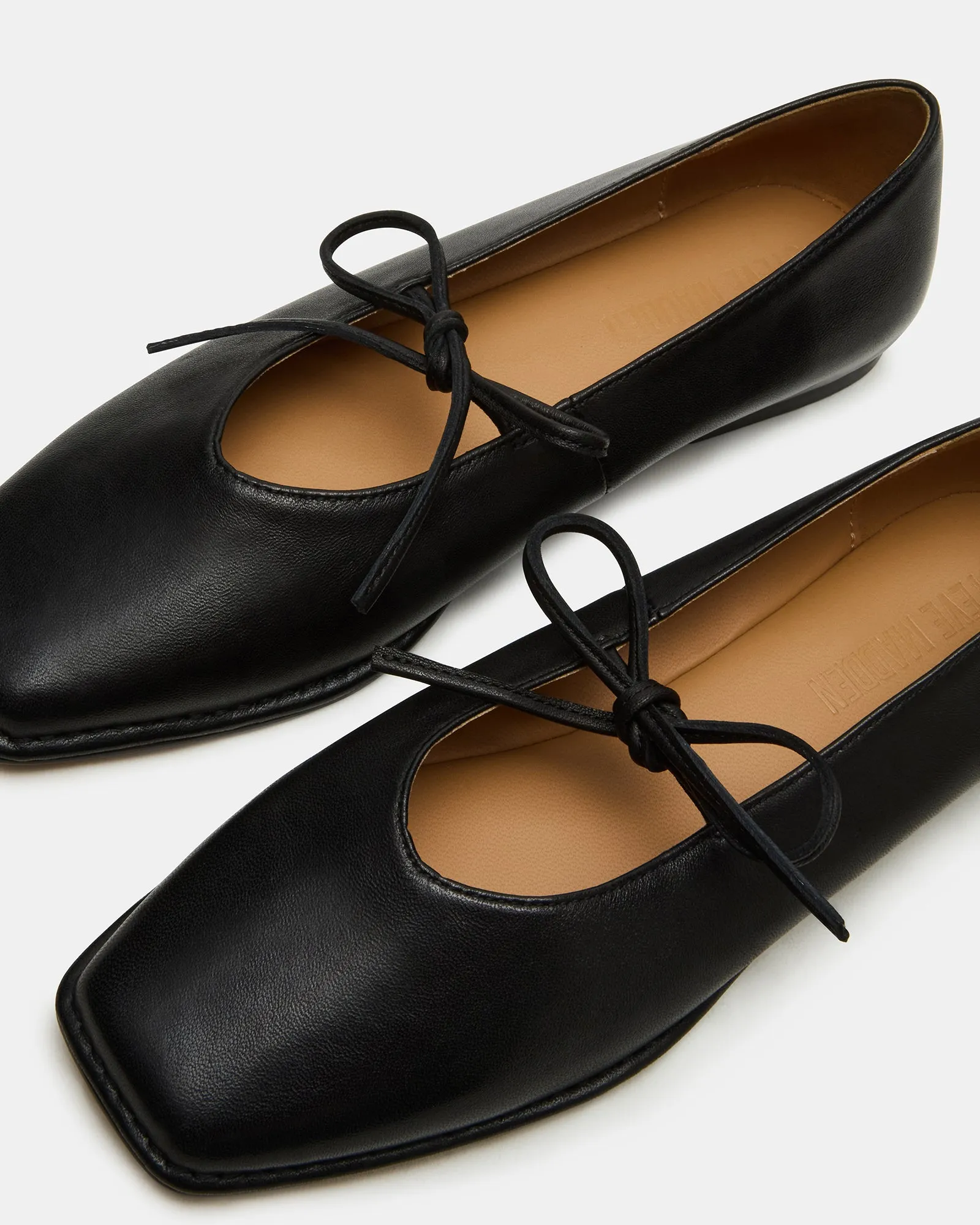 LOLA BLACK LEATHER