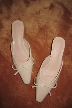 Lola Kitten Heels in Vanilla