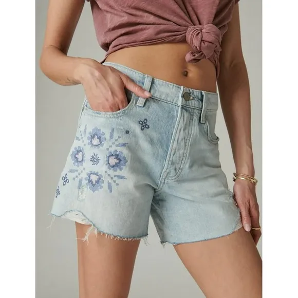 Lucky Brand 90s Midi Distressed Embroidered Floral Denim Blue Jeans Shorts 29