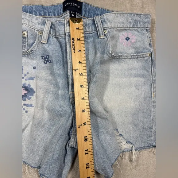 Lucky Brand 90s Midi Distressed Embroidered Floral Denim Blue Jeans Shorts 29