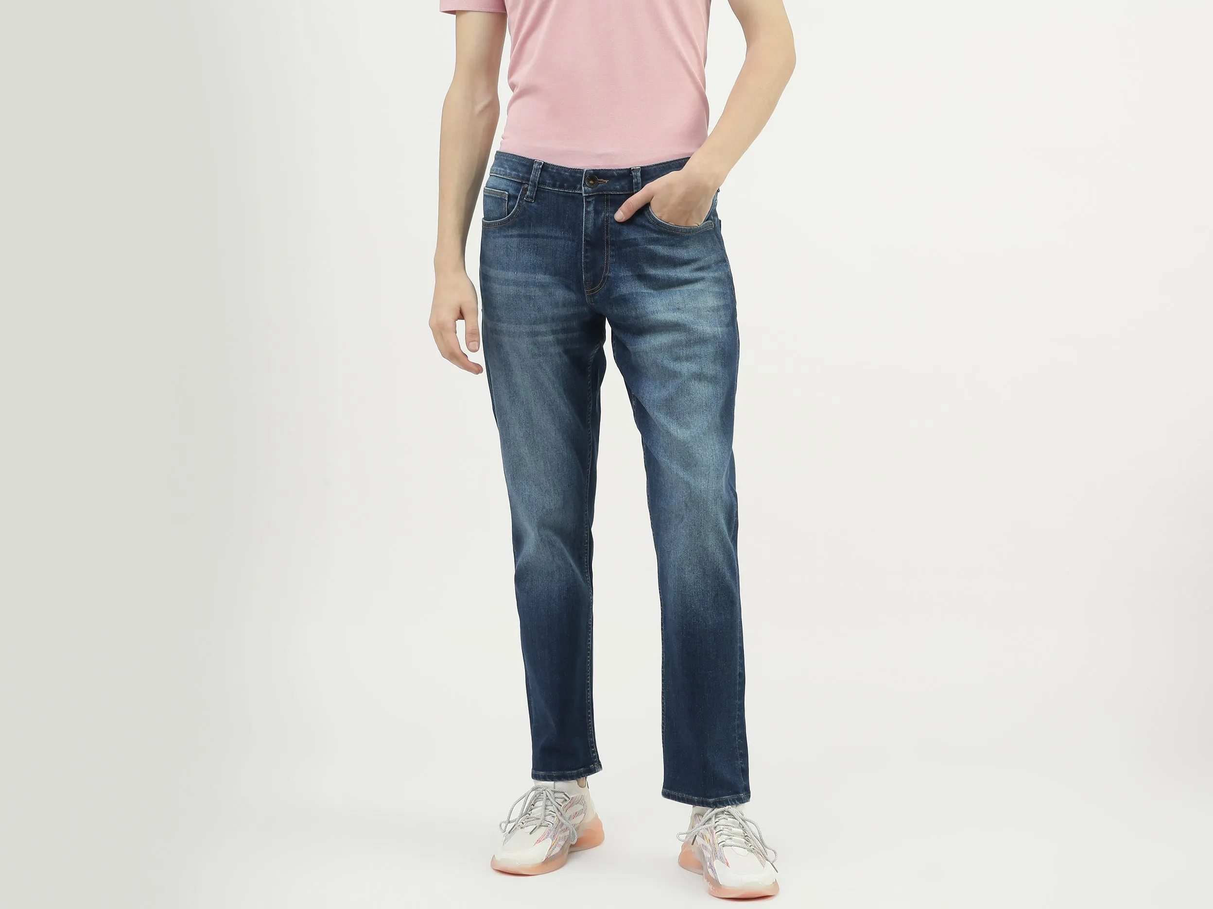 Men Solid Slim Straight Jeans