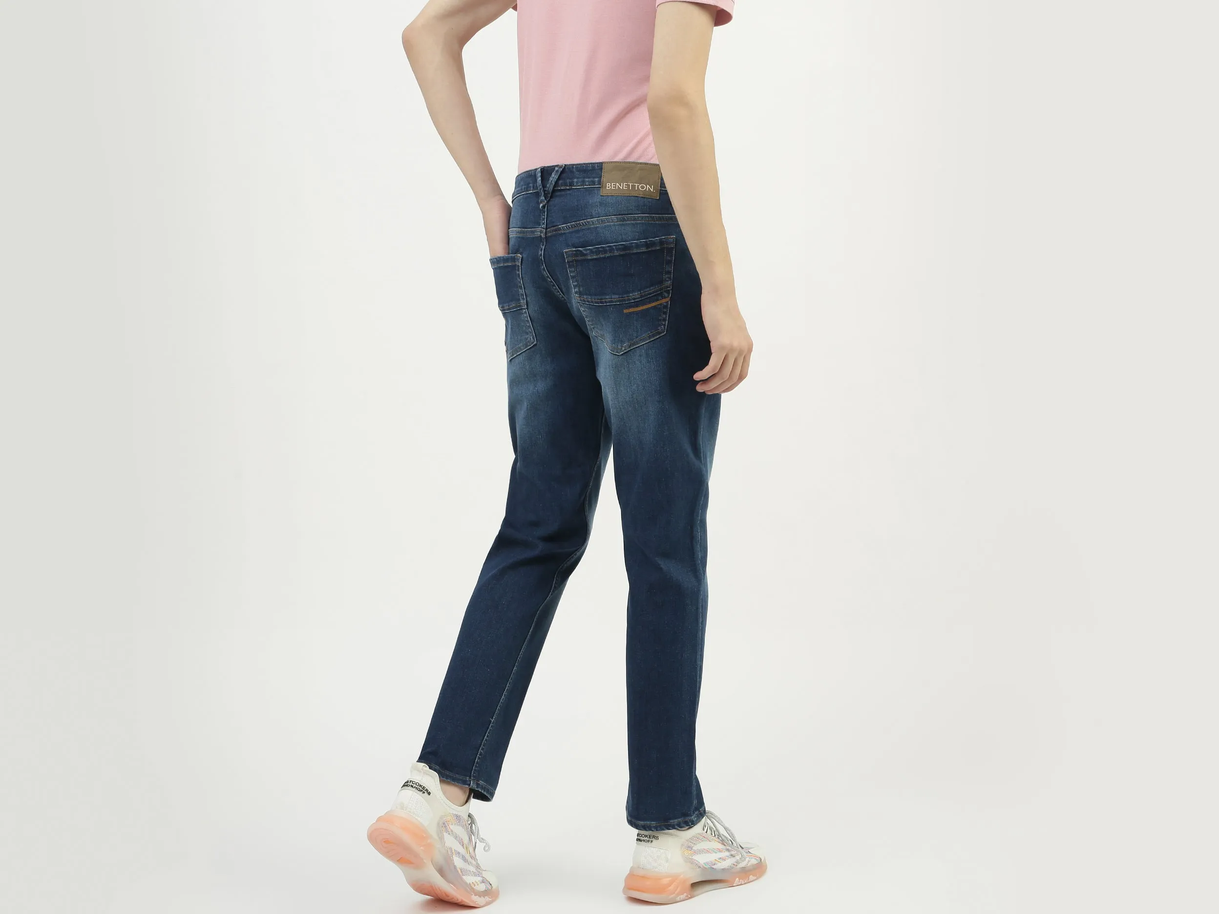 Men Solid Slim Straight Jeans