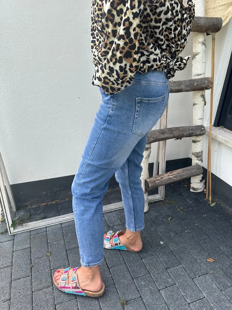 Mittelblaue WolffMode Jeans mit Stretchbund