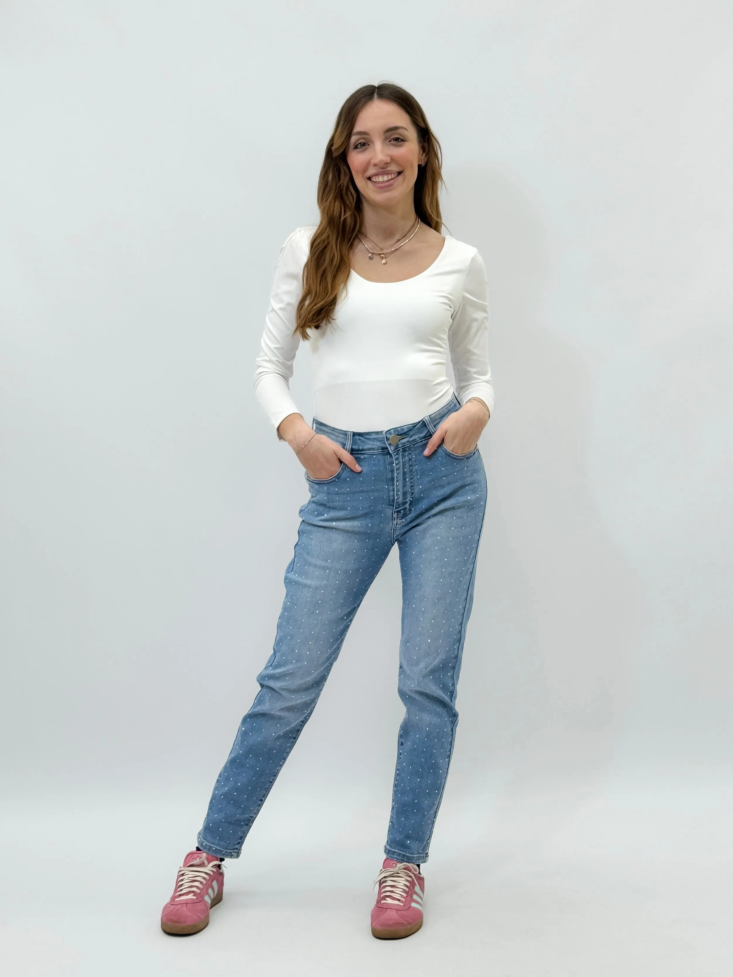 Pantaloni jeans mom fit dritti con strass