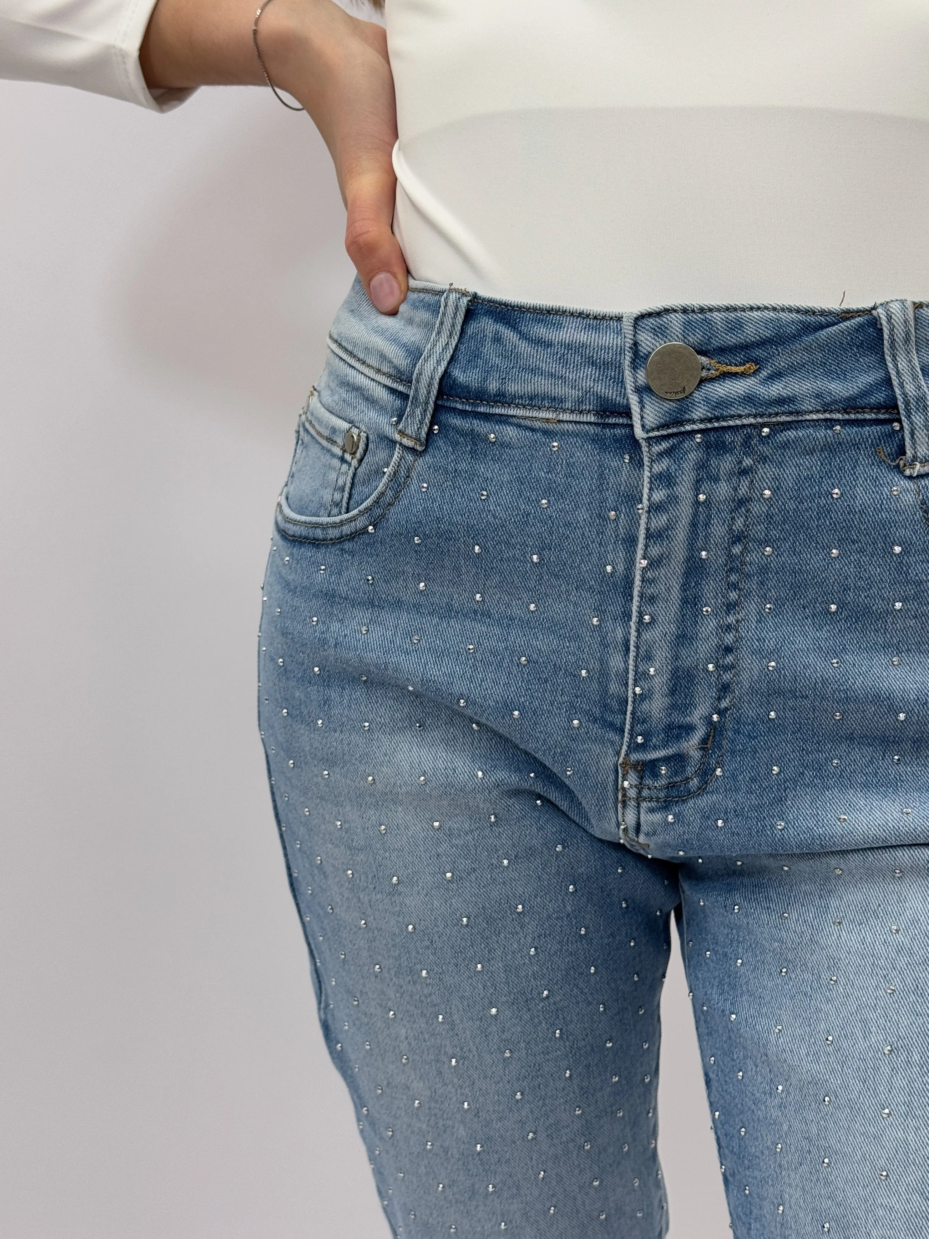 Pantaloni jeans mom fit dritti con strass