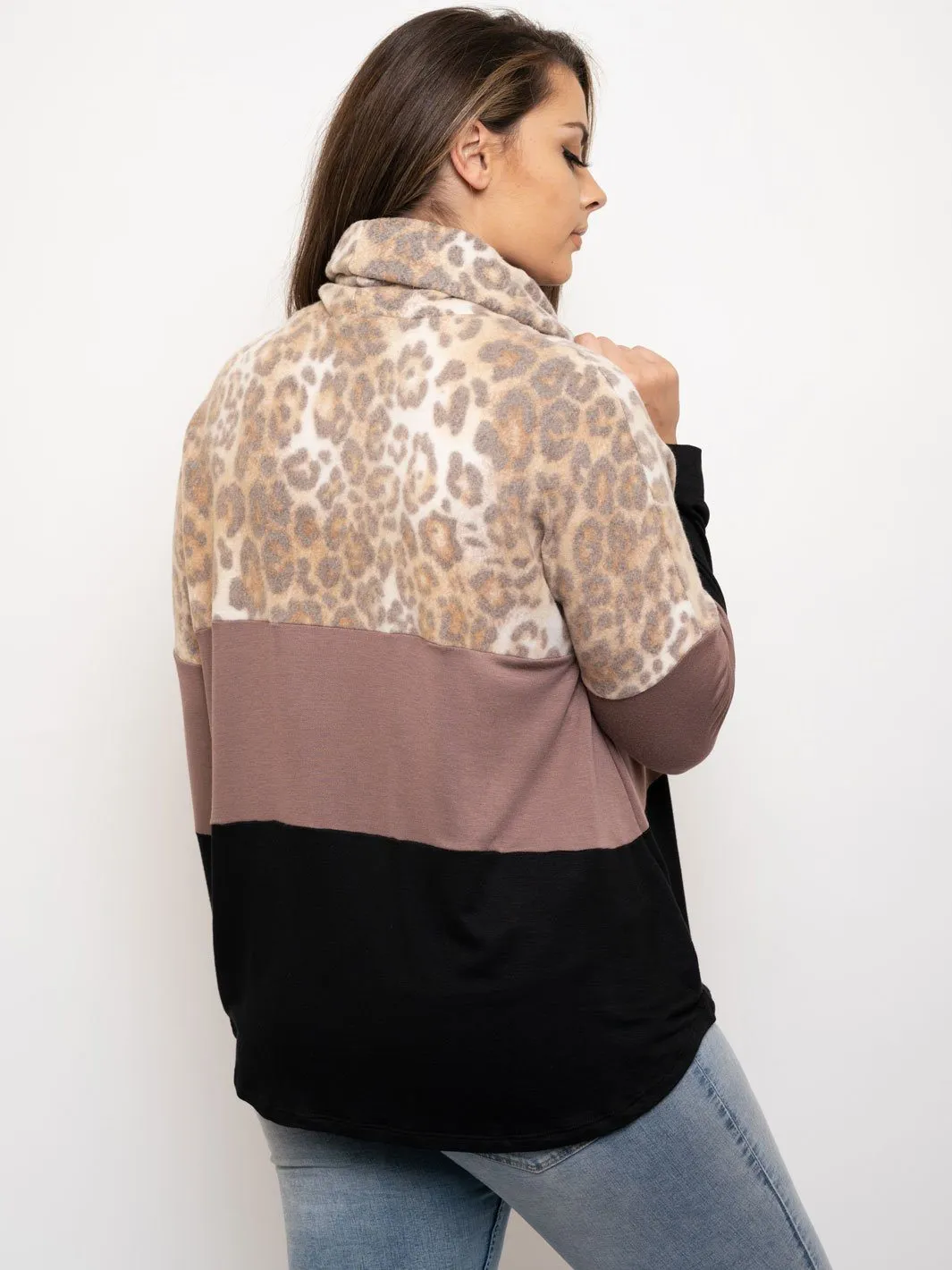 PLUS SIZE ANIMAL COLOR BLOCK LONG SLEEVE TOP