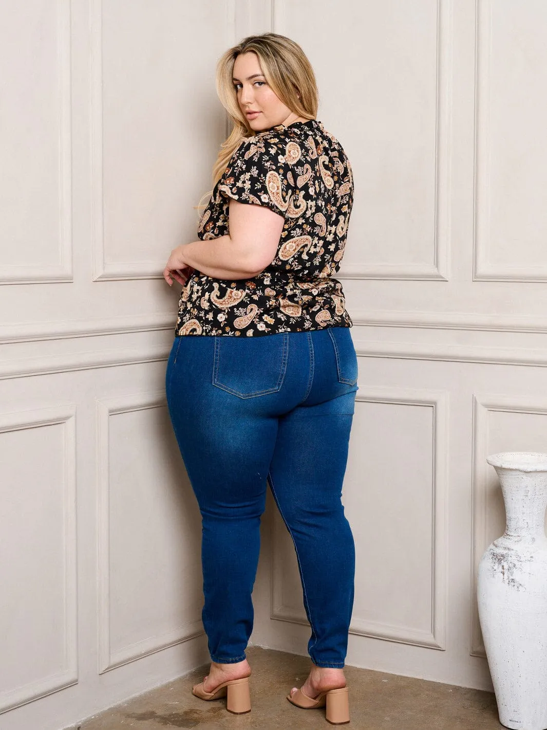 PLUS SIZE SHORT SLEEVE MOCK NECK SELF TIE MULTI PRINT TOP