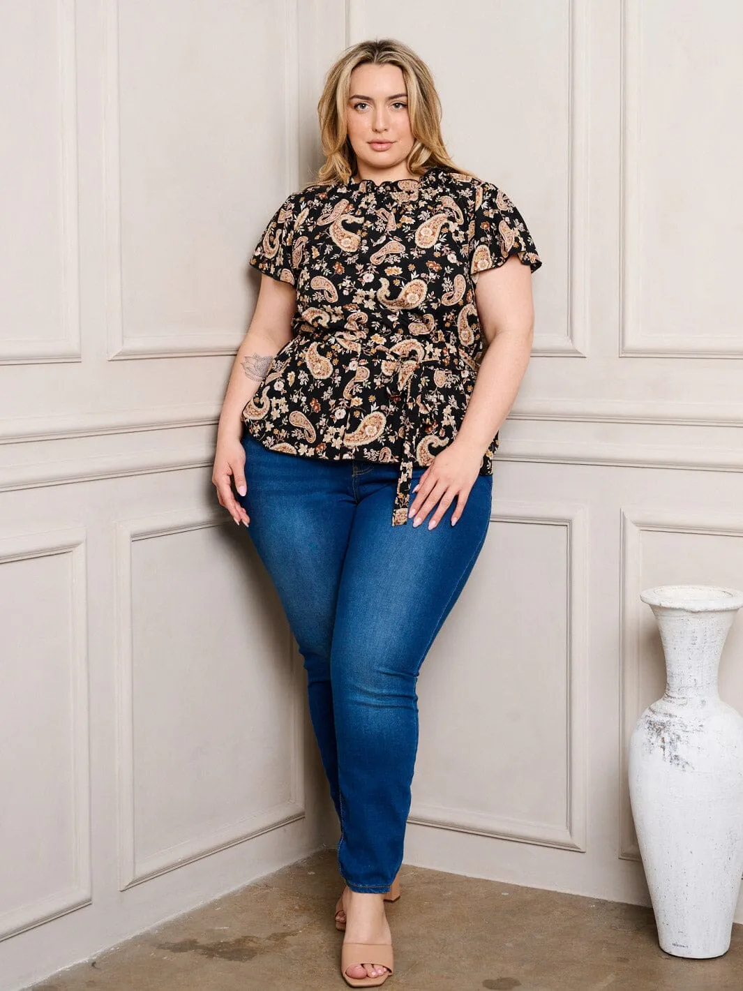 PLUS SIZE SHORT SLEEVE MOCK NECK SELF TIE MULTI PRINT TOP