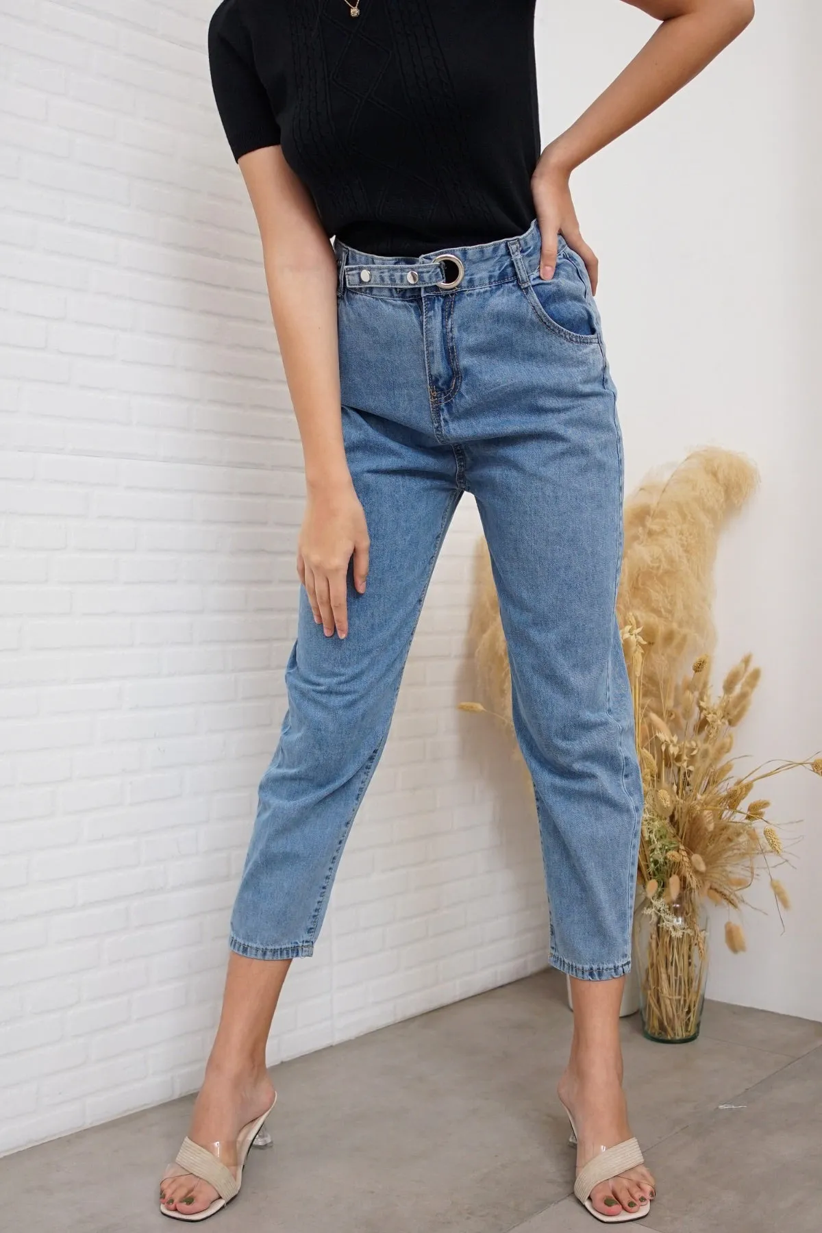REGINA High-Waist Mom Jeans