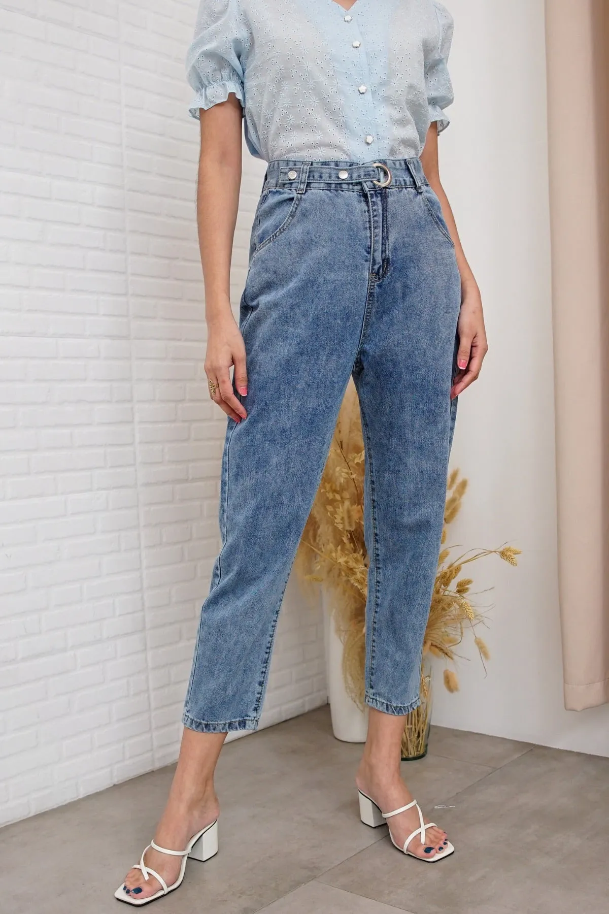 REGINA High-Waist Mom Jeans