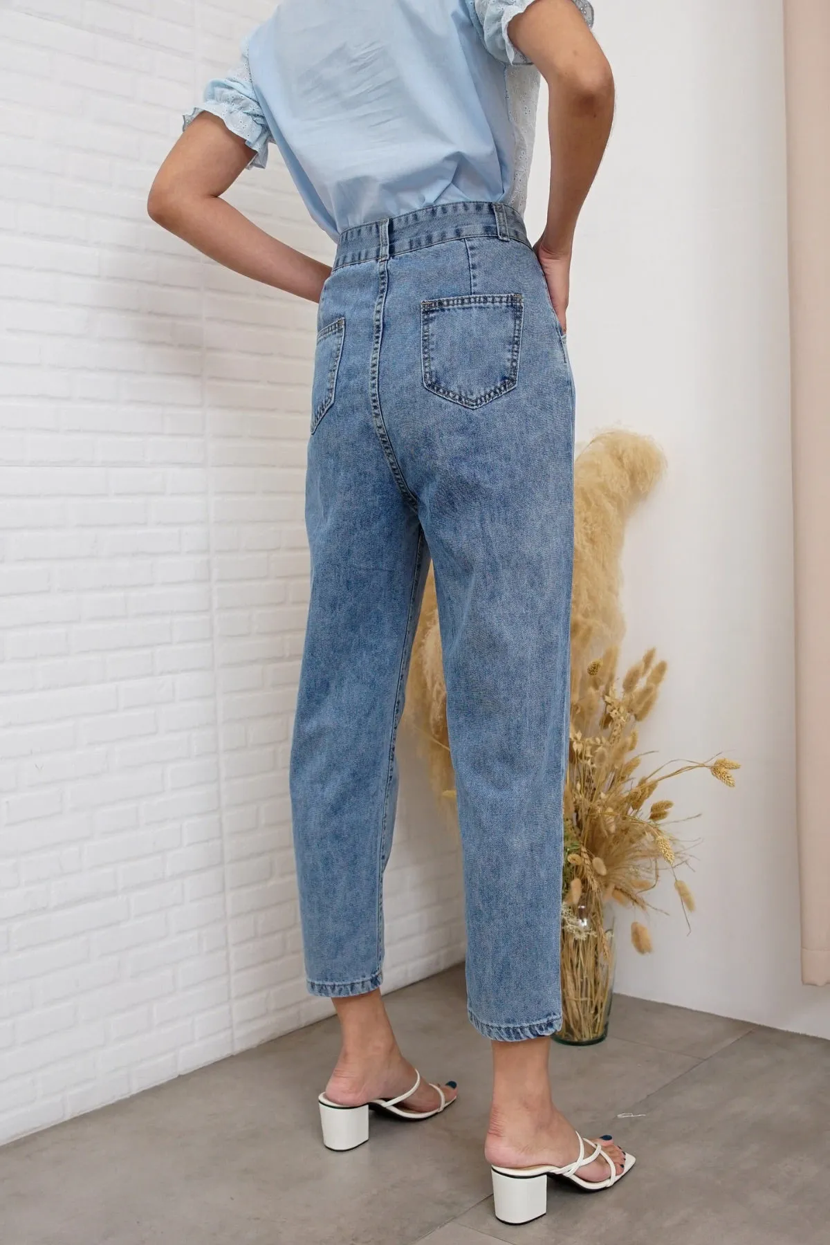 REGINA High-Waist Mom Jeans