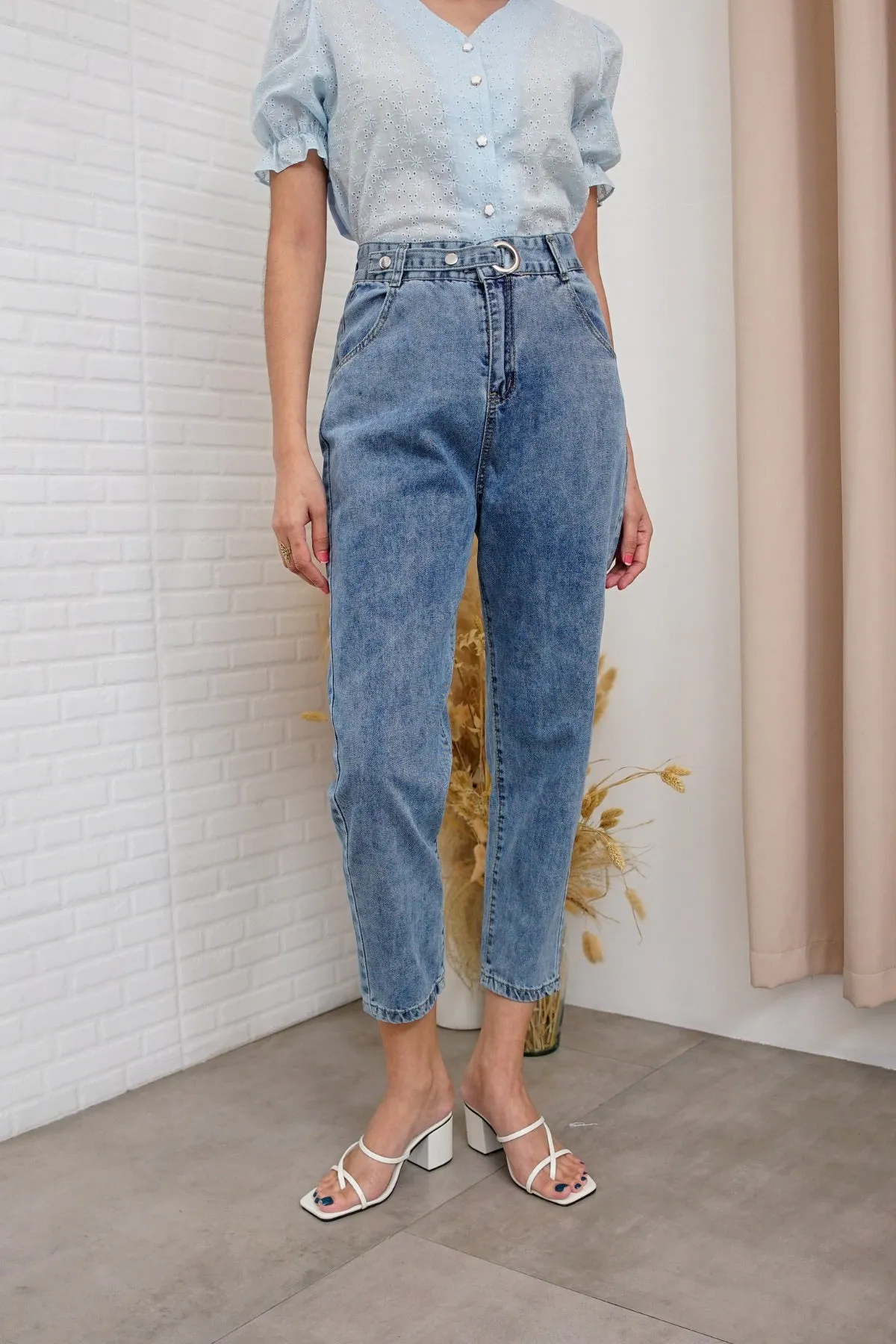 REGINA High-Waist Mom Jeans