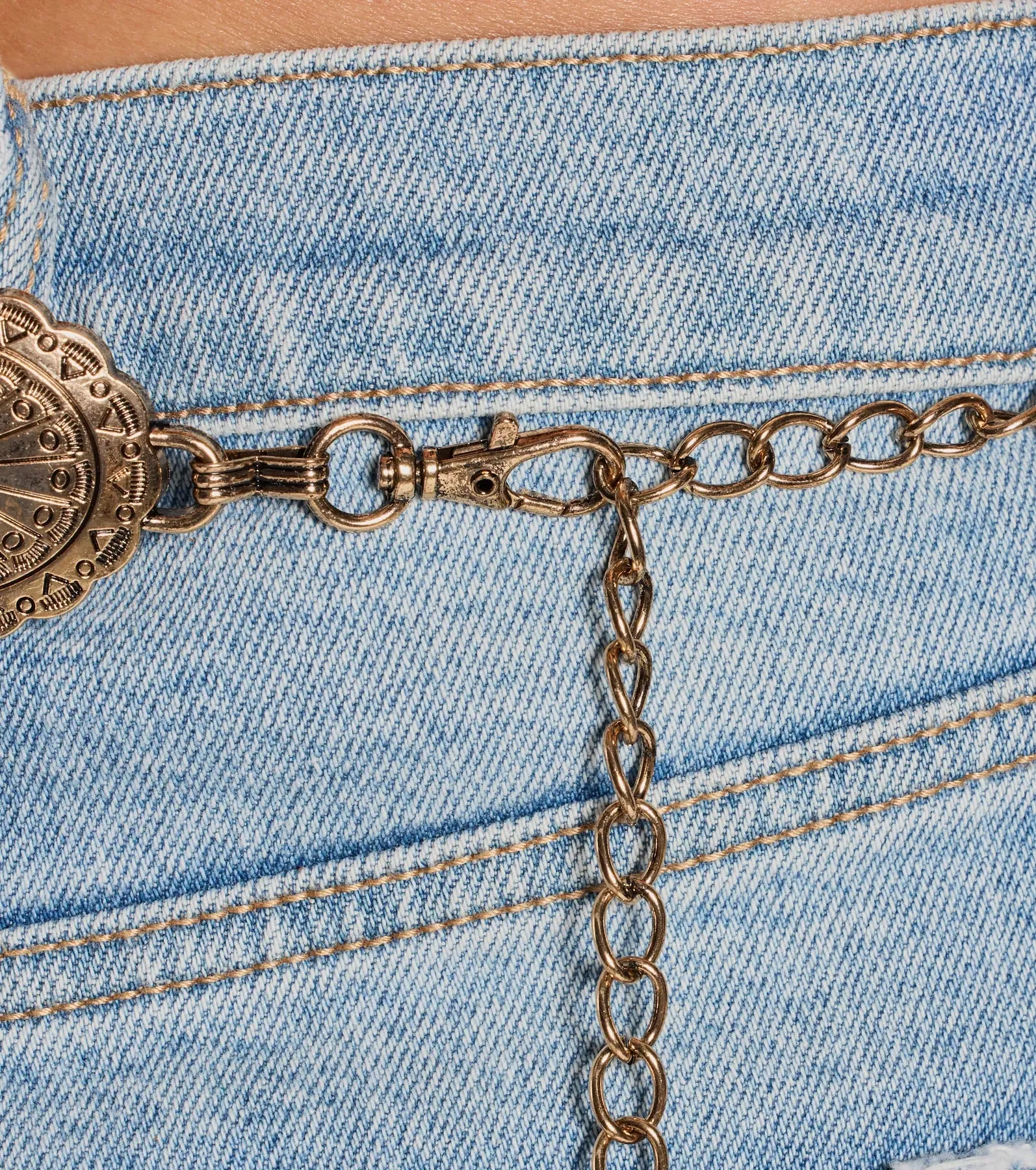 Rustic Charm Concho Oval Metal Chain Belt
