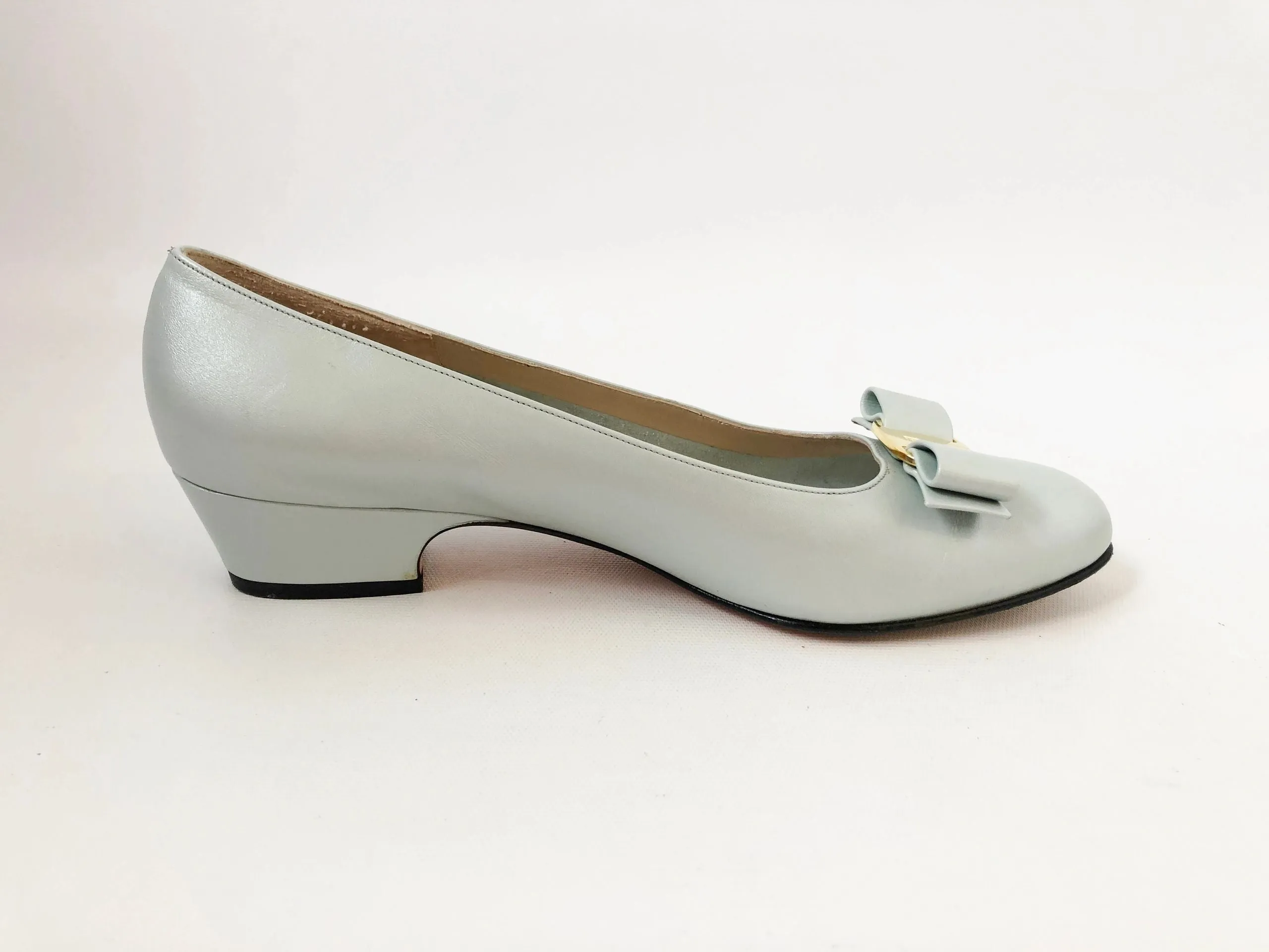 Salvatore Ferragamo Mint Vara Pump Size 9