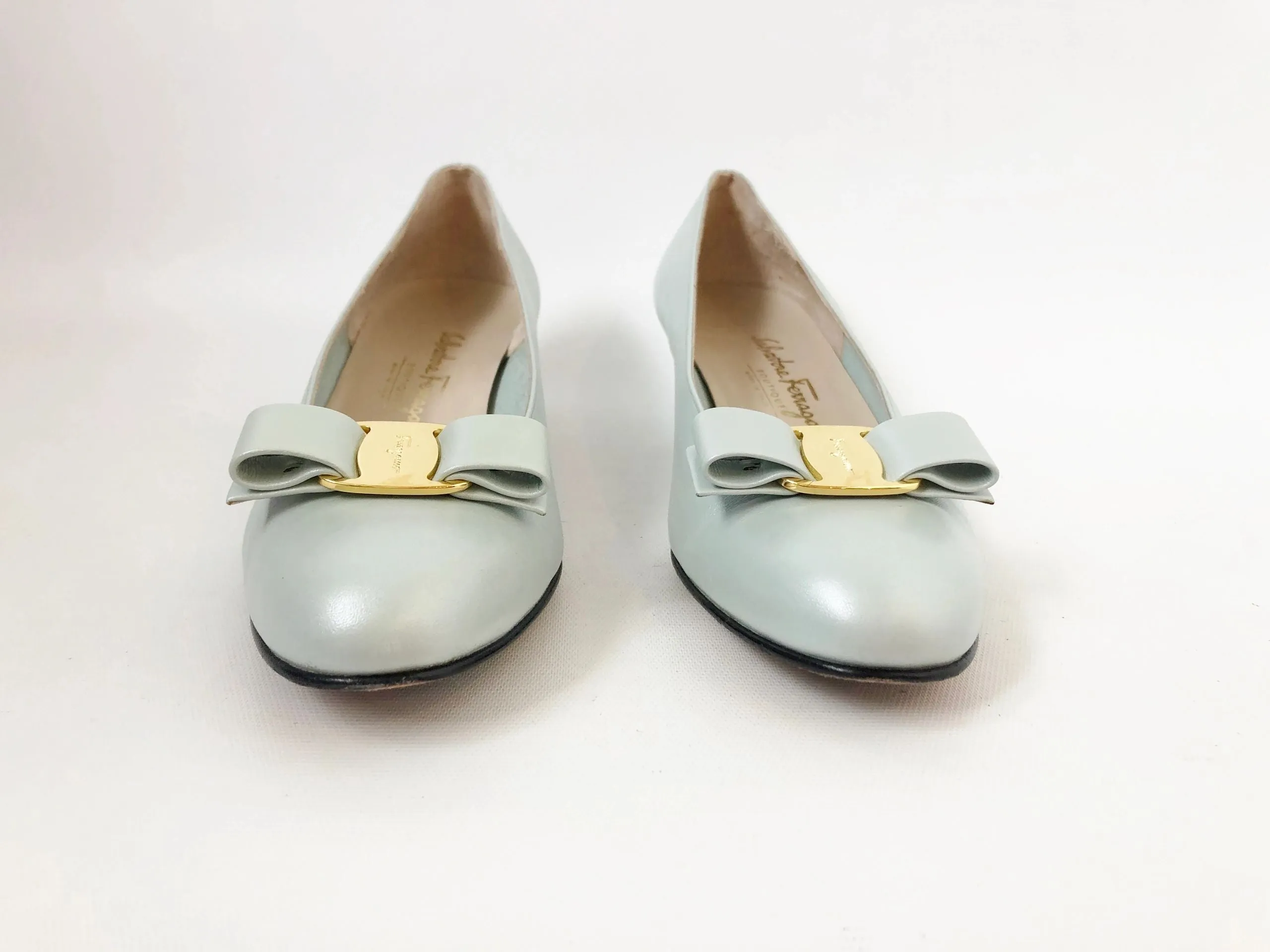 Salvatore Ferragamo Mint Vara Pump Size 9
