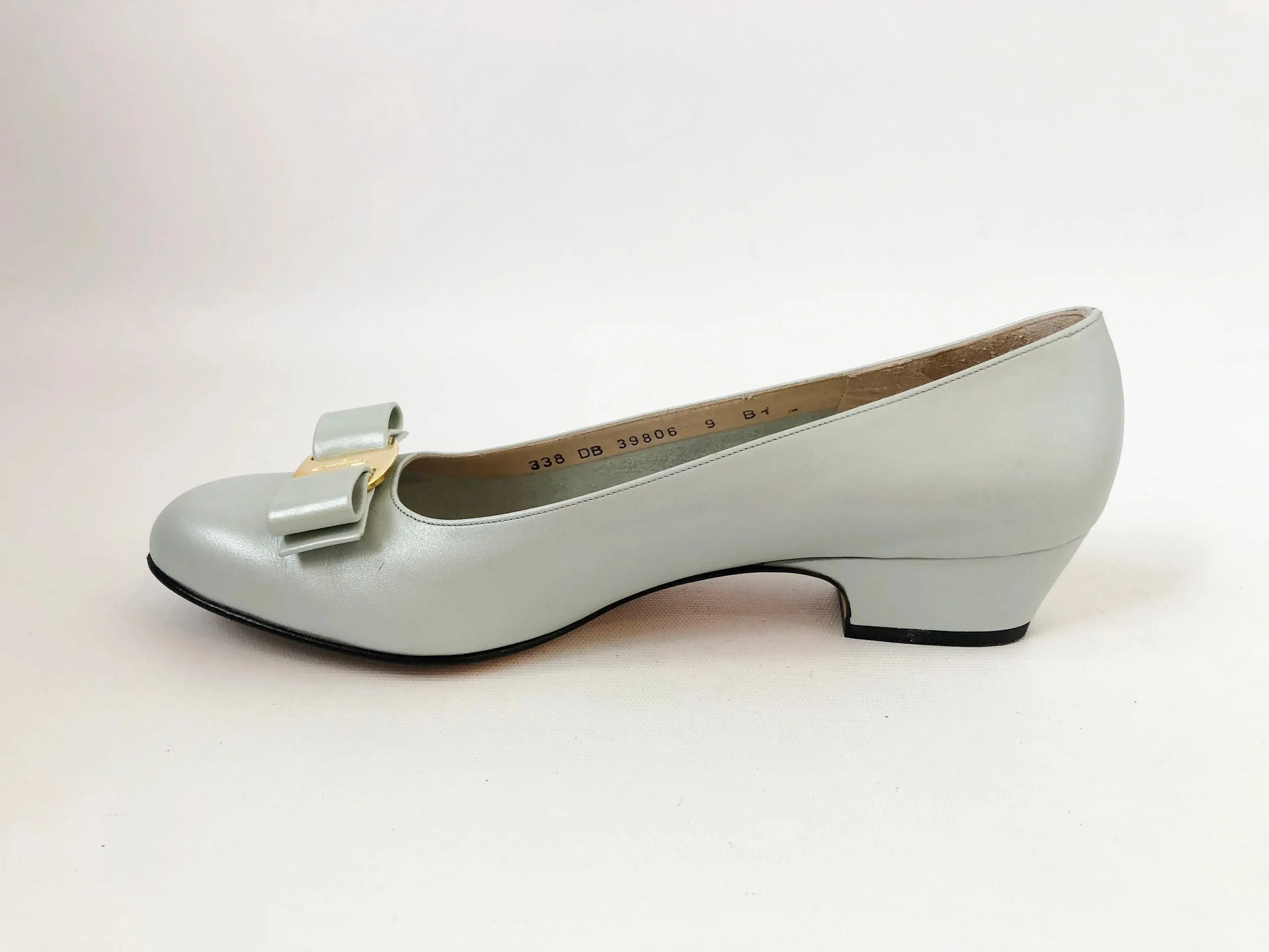 Salvatore Ferragamo Mint Vara Pump Size 9