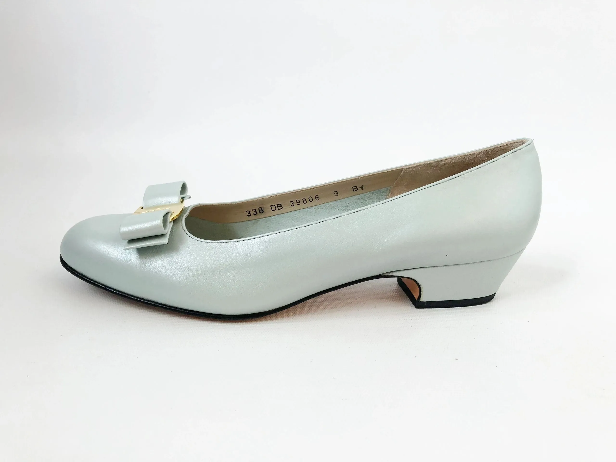 Salvatore Ferragamo Mint Vara Pump Size 9
