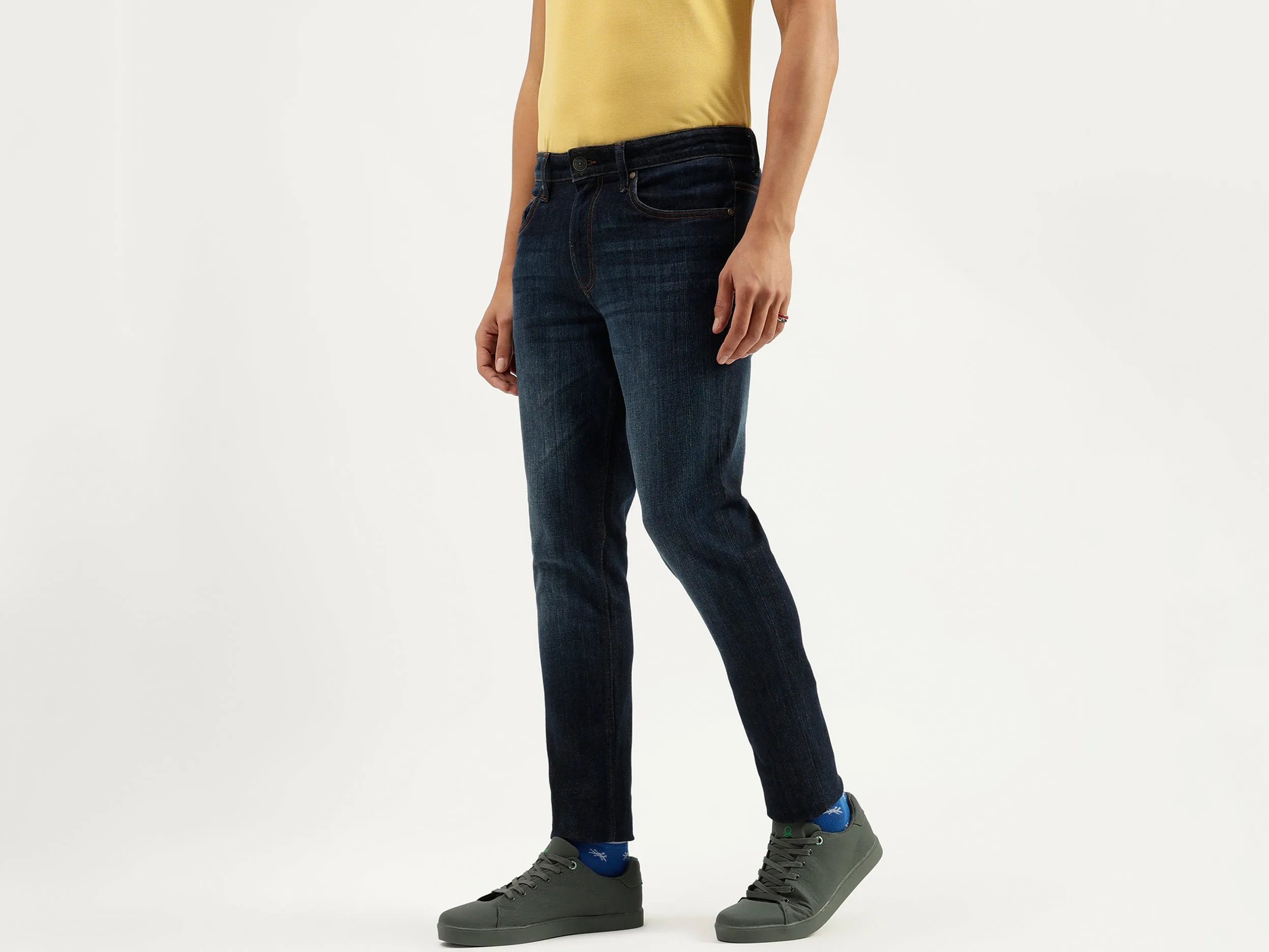 Solid Mid Rise Slim Tapered Fit Jeans
