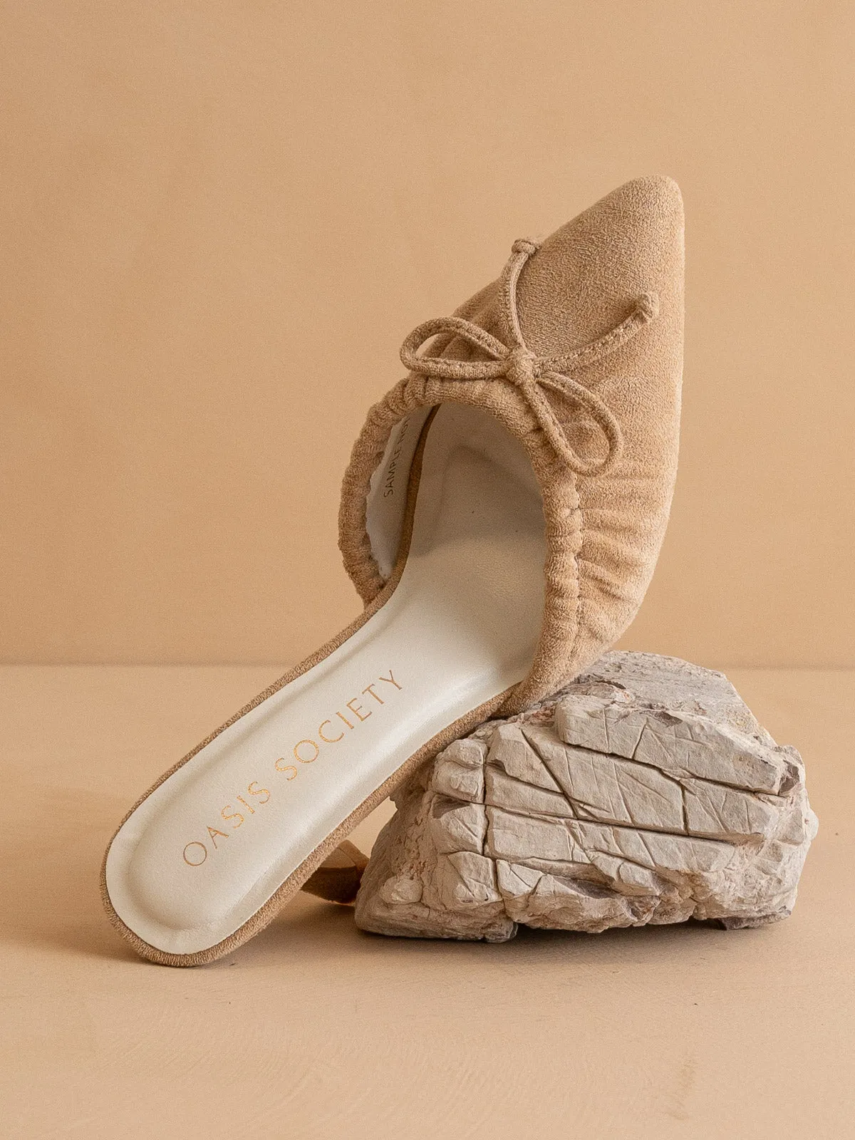 The Maven | Sand Pointed Kitten Heel with Bow