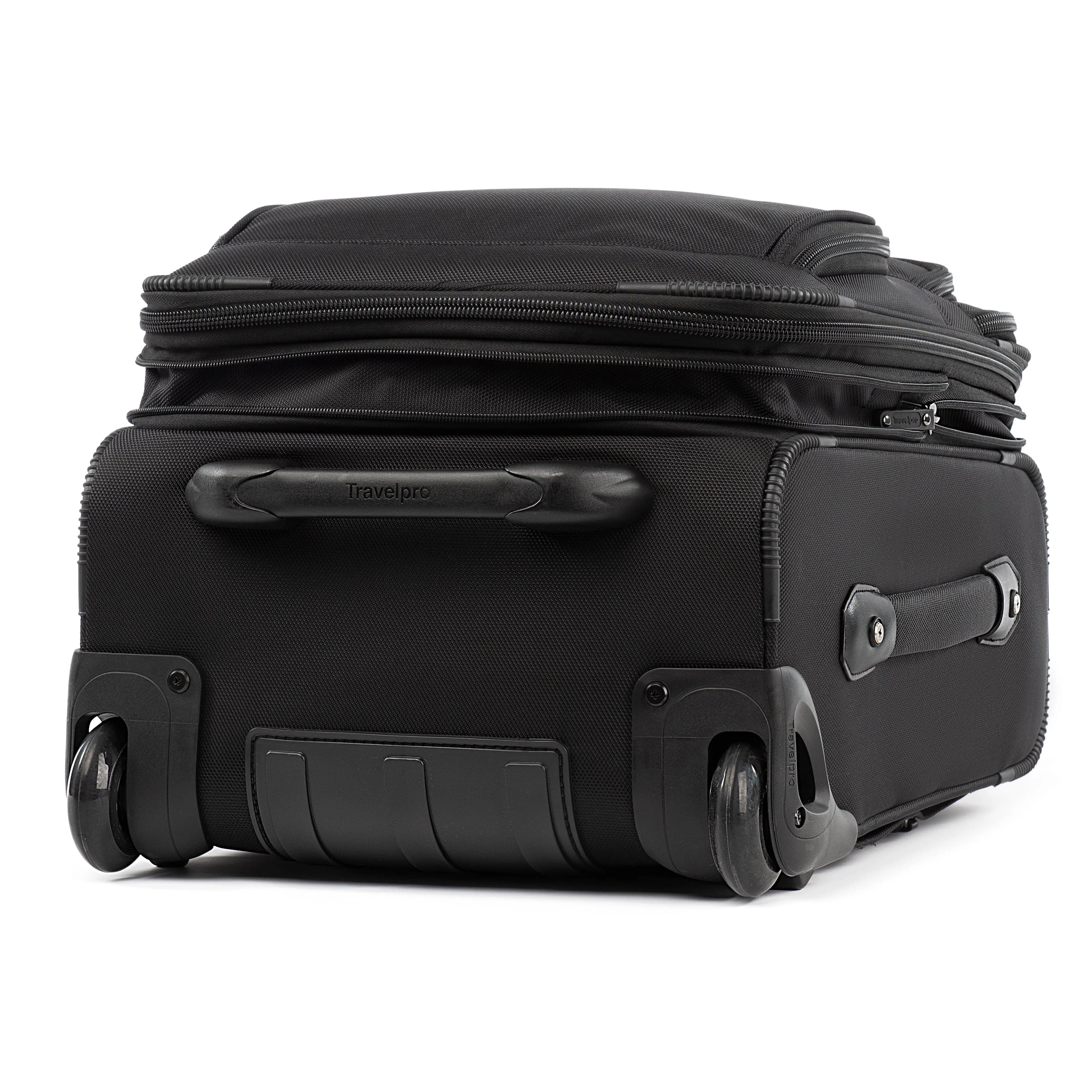 Travelpro FlightCrew5 18" Expandable Rollaboard
