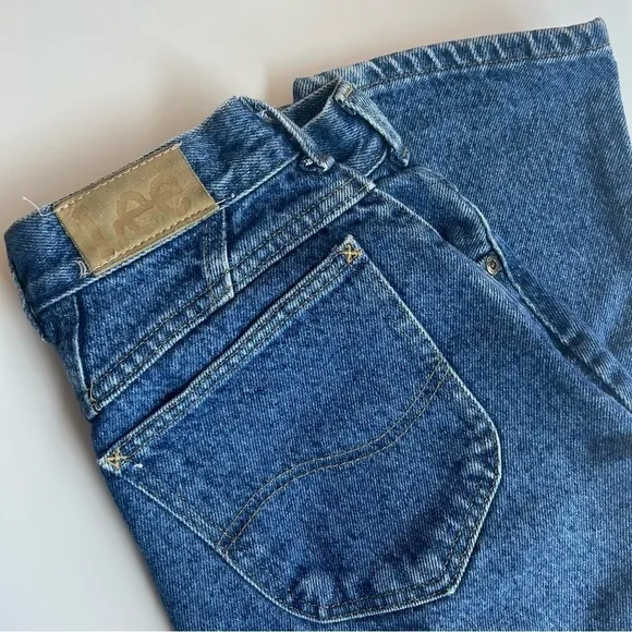 Vintage Lee High Rise Medium Wash Mom Denim Jeans - size 10