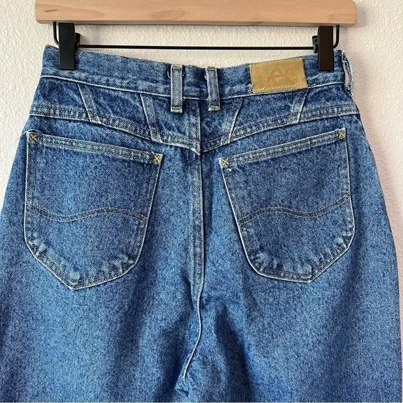 Vintage Lee High Rise Medium Wash Mom Denim Jeans - size 10