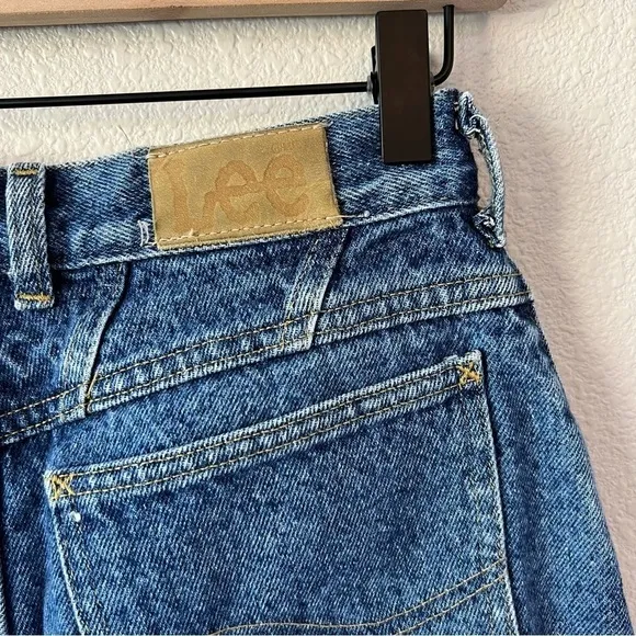 Vintage Lee High Rise Medium Wash Mom Denim Jeans - size 10