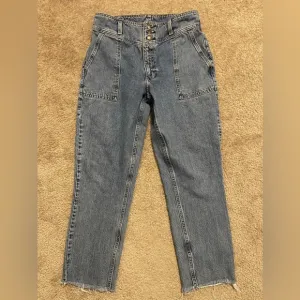 Women’s Abercrombie &amp; Fitch Y2K High Rise Raw Hem Cropped Mom Jeans Size 29