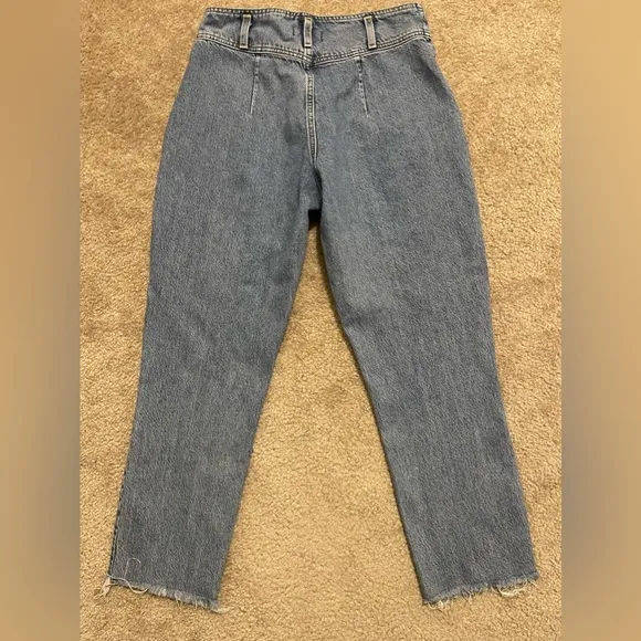 Women’s Abercrombie &amp; Fitch Y2K High Rise Raw Hem Cropped Mom Jeans Size 29