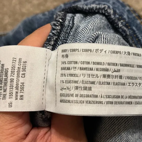 Women’s Abercrombie &amp; Fitch Y2K High Rise Raw Hem Cropped Mom Jeans Size 29