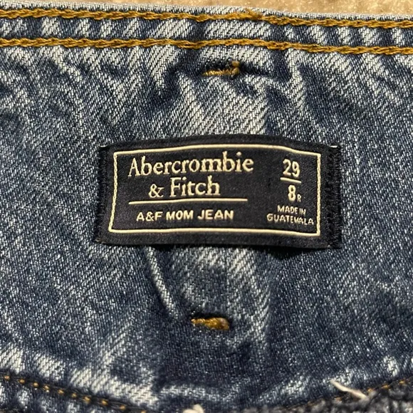 Women’s Abercrombie &amp; Fitch Y2K High Rise Raw Hem Cropped Mom Jeans Size 29