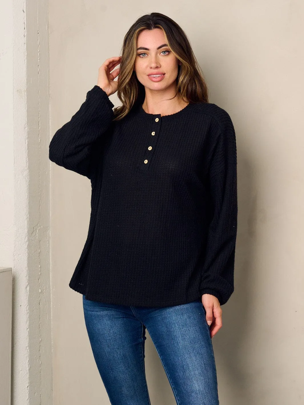 WOMEN'S LONG SLEEVE BUTTONS DETAILED WAFFLE TOP