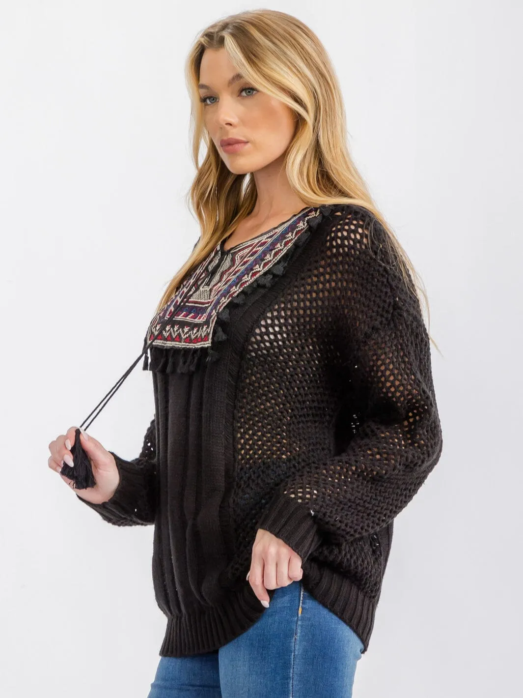 WOMEN'S LONG SLEEVE EMBROIDERY NECK DETAILED BLOUSE TOP