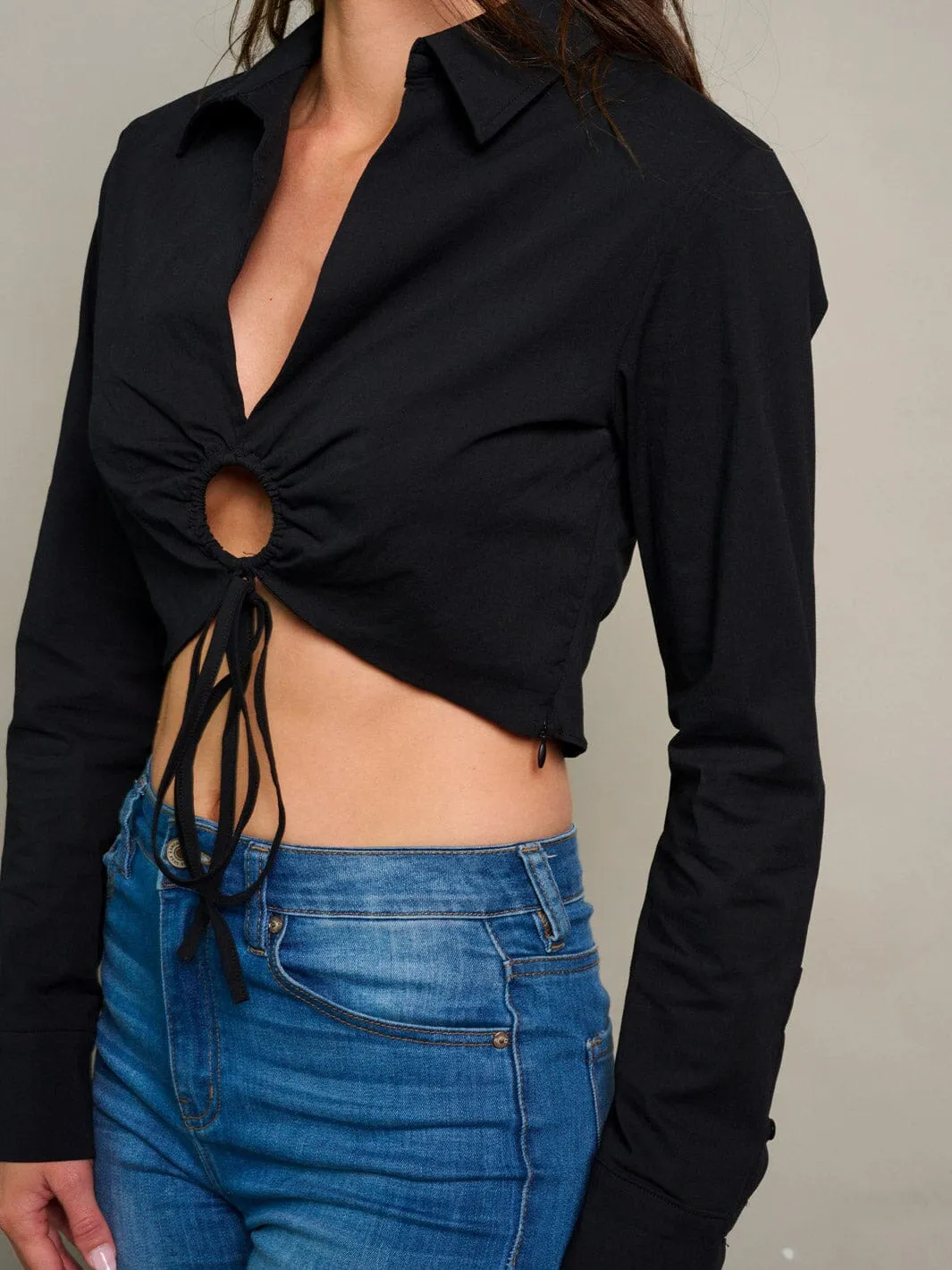 WOMEN'S LONG SLEEVE V-NECK KEY HOLE CROP TOP