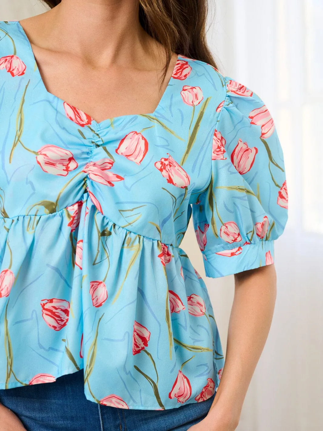WOMEN'S SHORT PUFF SLEEVE FRONT RUCHED FLORAL BLOUSE TOP