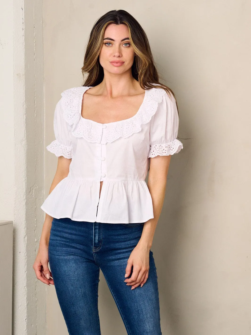 WOMEN'S SHORT SLEEVE RUFFLE EYELET DETAILED TOP