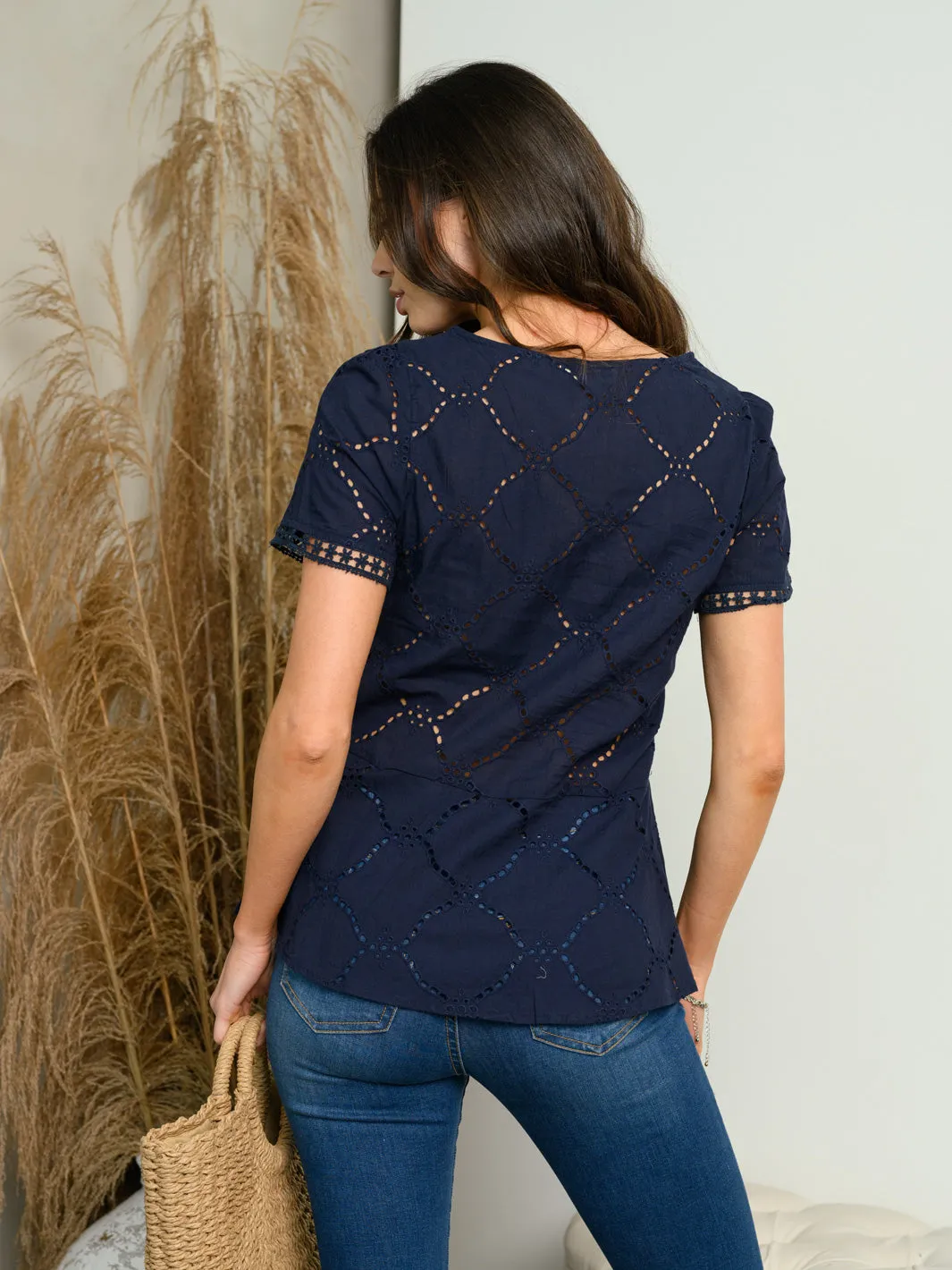 WOMEN'S SHORT SLEEVE V-NECK TOP
