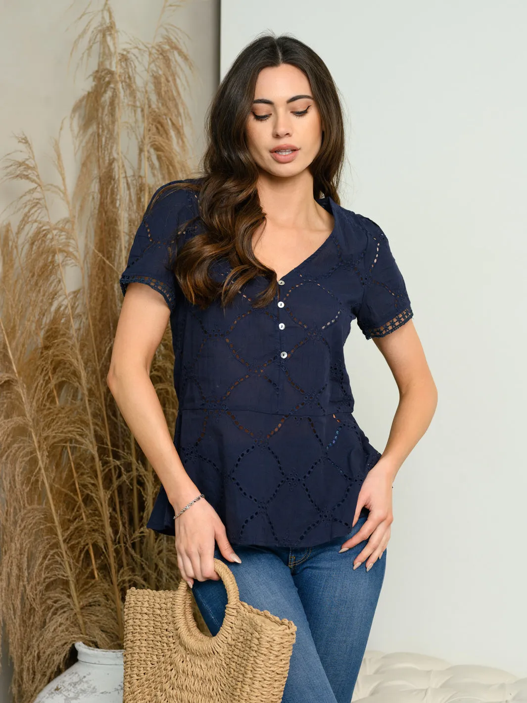 WOMEN'S SHORT SLEEVE V-NECK TOP
