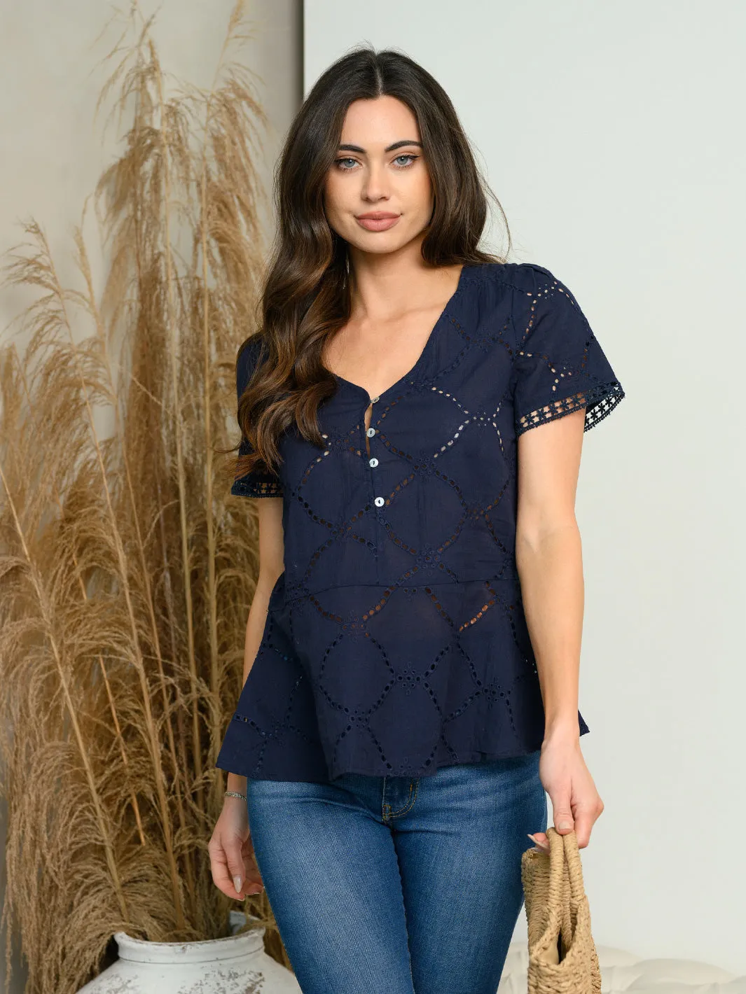 WOMEN'S SHORT SLEEVE V-NECK TOP
