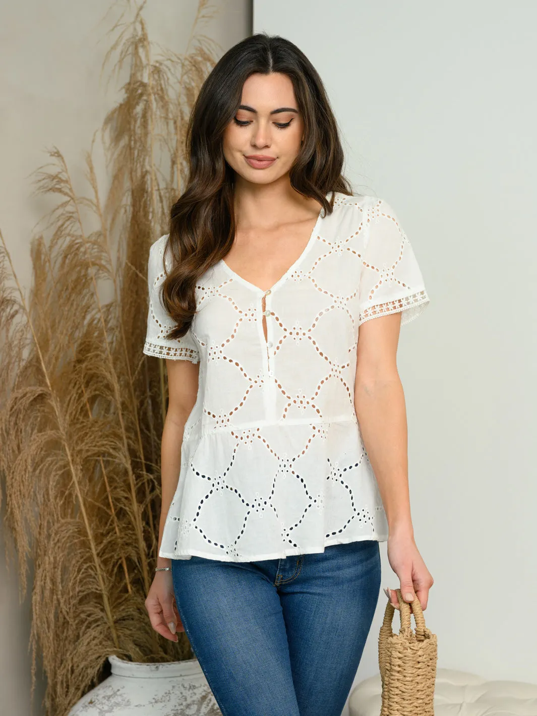 WOMEN'S SHORT SLEEVE V-NECK TOP